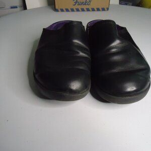 Crocs Clogs Women's Sz 9.5 Cobbler 2.0 Black/Purple Leather Slip On Mule Shoes 1